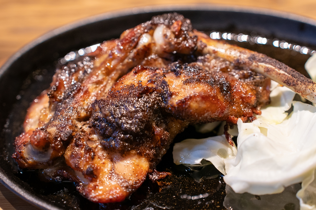 ぴかでり屋 ～オリーブ骨付鳥の破壊力！四国のうまいものが揃う居酒屋