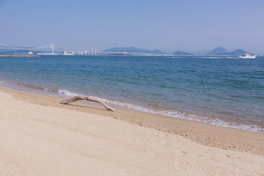 瀬戸芸開催中の本島で開催！「ビーチde農村歌舞伎と本島漁師メシ」（10/25）