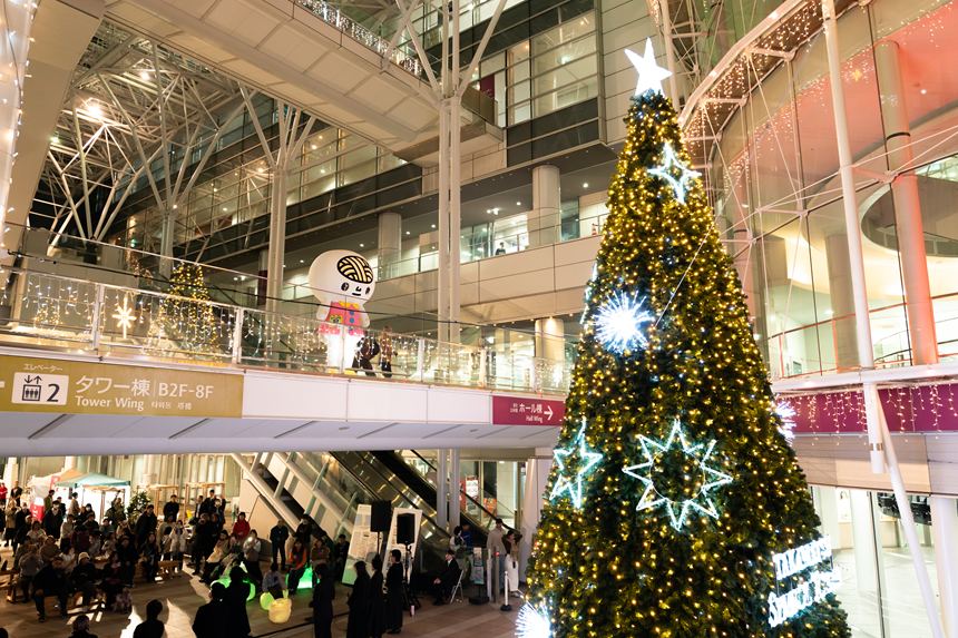 高松シンボルタワーのクリスマスツリーが点灯！12/25まで