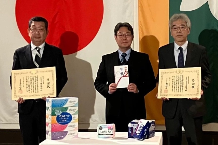 エリエールとレデイ薬局が愛媛・香川の学生を応援！ 生理用品などを寄付