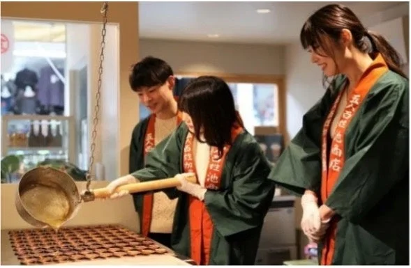 和菓子作り体験の様子